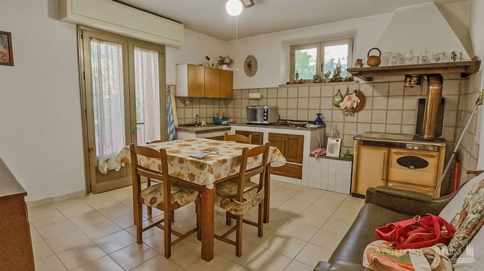 Image No.2-2 Bed Country House for sale