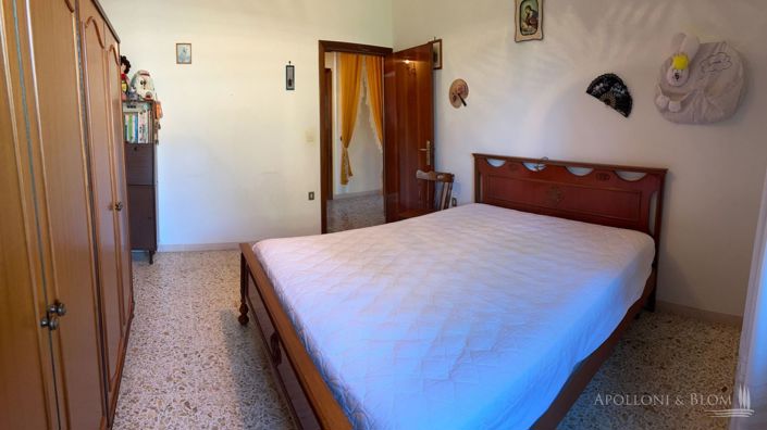 Image No.25-2 Bed Country House for sale