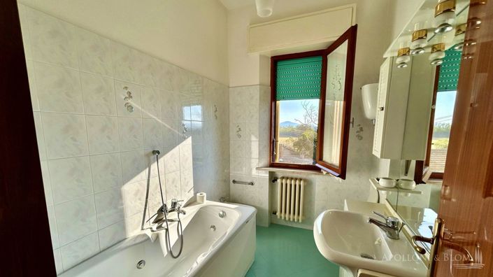 Image No.9-2 Bed Country House for sale