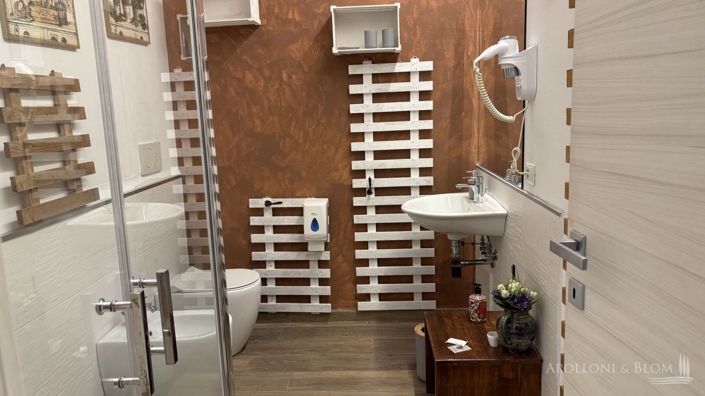 Image No.18-6 Bed Country House for sale