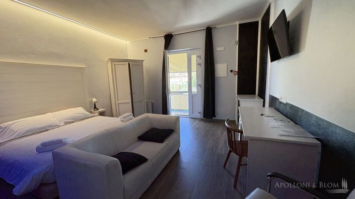 Image No.25-6 Bed Country House for sale