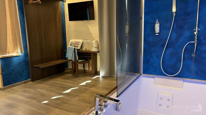 Image No.7-6 Bed Country House for sale