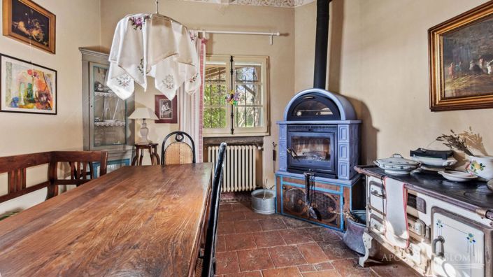 Image No.12-10 Bed Apartment for sale