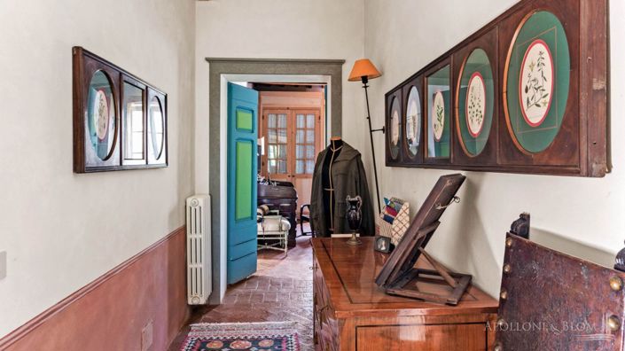 Image No.18-10 Bed Apartment for sale