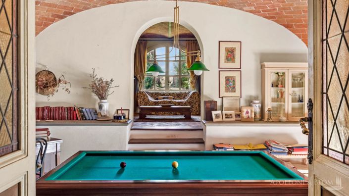 Image No.2-10 Bed Apartment for sale