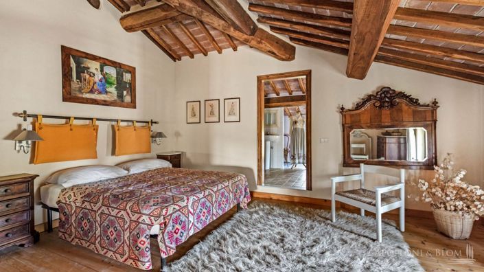 Image No.28-10 Bed Apartment for sale