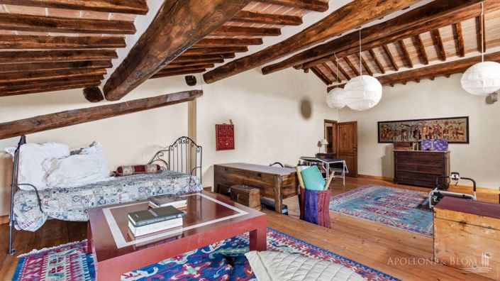 Image No.30-10 Bed Apartment for sale