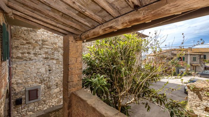 Image No.5-5 Bed Vineyard for sale