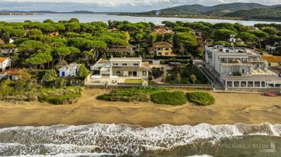 6 Bed Villa for sale