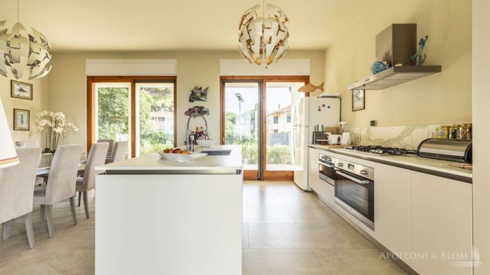 Image No.14-6 Bed Villa for sale