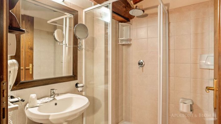 Image No.19-5 Bed Apartment for sale