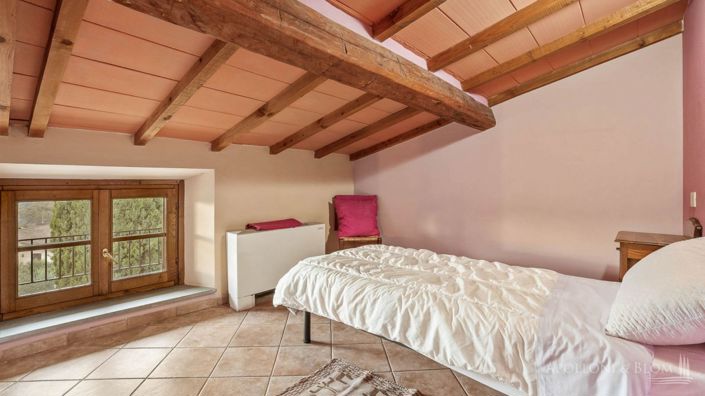 Image No.20-5 Bed Apartment for sale