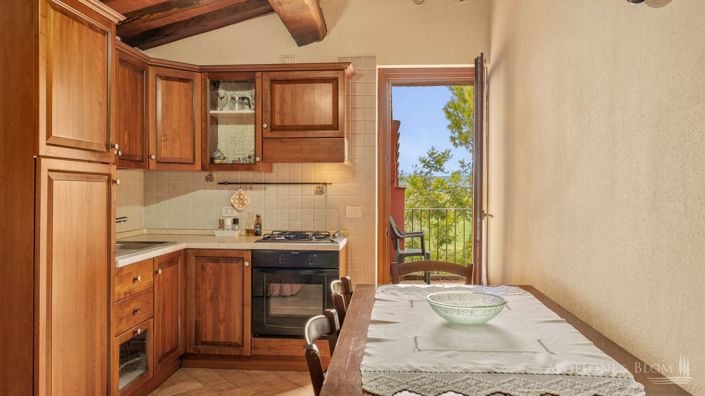 Image No.27-11 Bed Apartment for sale
