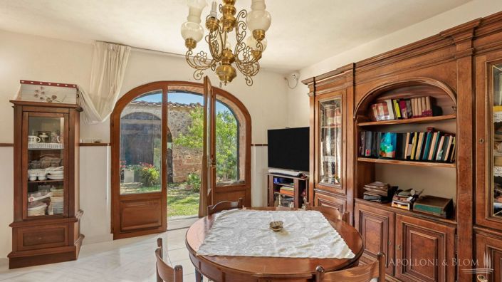 Image No.11-6 Bed Apartment for sale