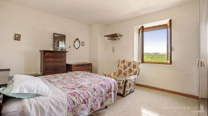 Image No.14-6 Bed Apartment for sale