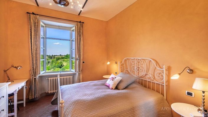 Image No.22-10 Bed Vineyard for sale