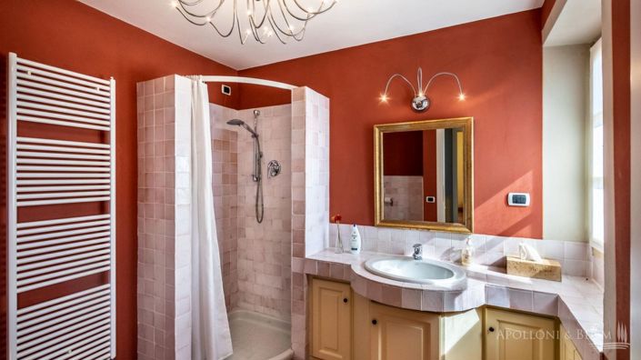 Image No.30-10 Bed Vineyard for sale