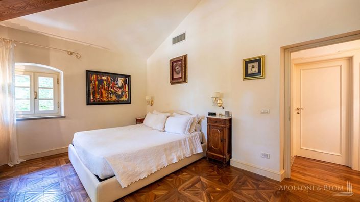 Image No.12-5 Bed Apartment for sale