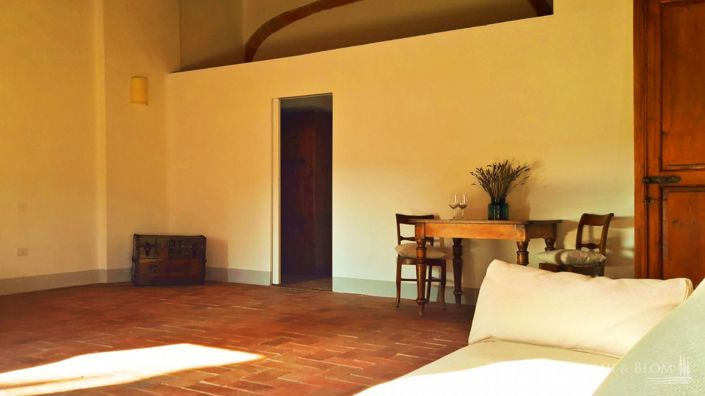 Image No.10-6 Bed Apartment for sale