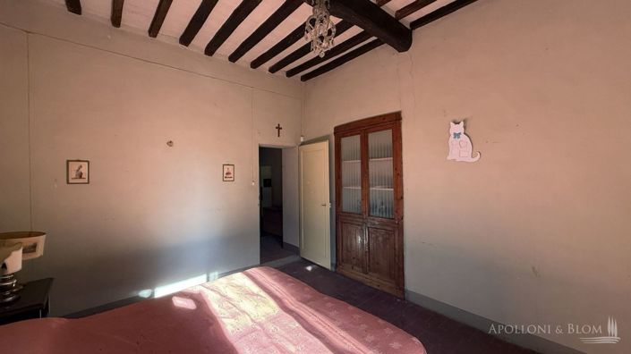 Image No.18-10 Bed Apartment for sale