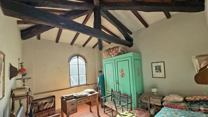 Image No.2-10 Bed Apartment for sale