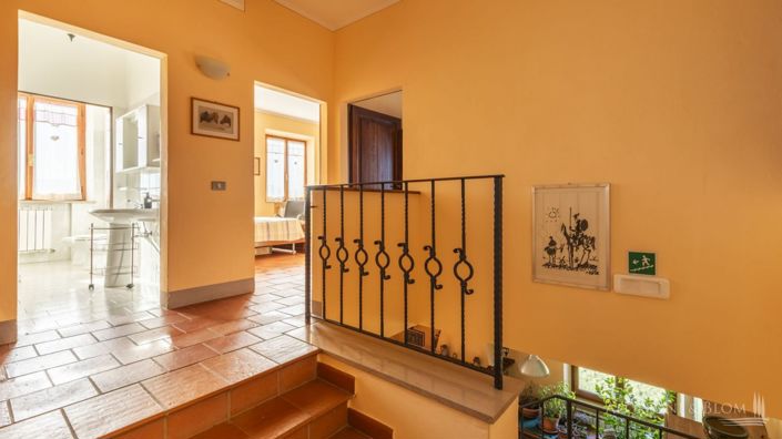 Image No.21-10 Bed Vineyard for sale