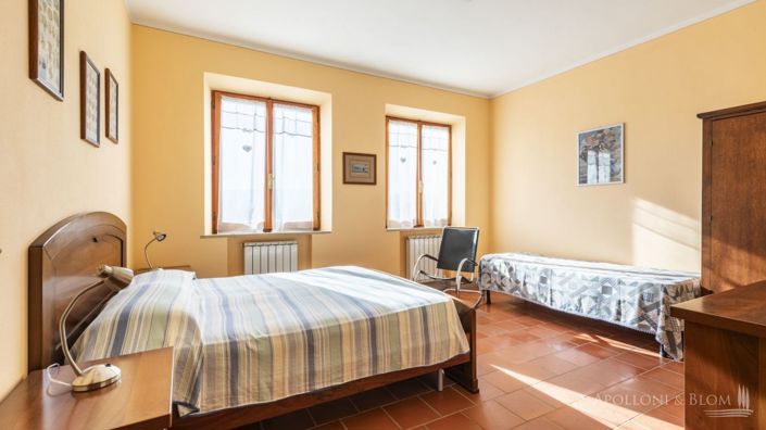 Image No.27-10 Bed Vineyard for sale