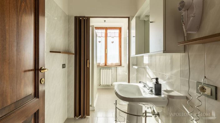 Image No.28-10 Bed Vineyard for sale