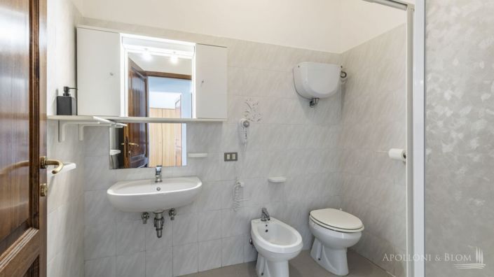 Image No.30-10 Bed Vineyard for sale