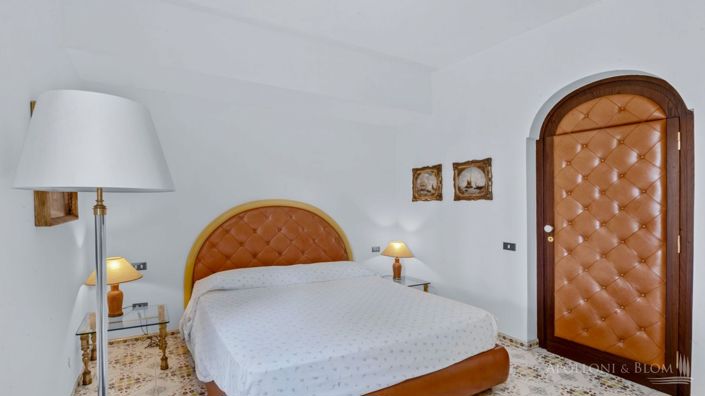 Image No.17-8 Bed Villa for sale