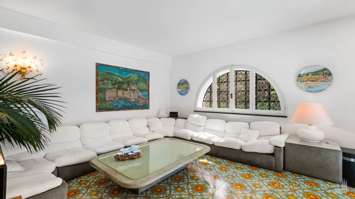 Image No.8-8 Bed Villa for sale