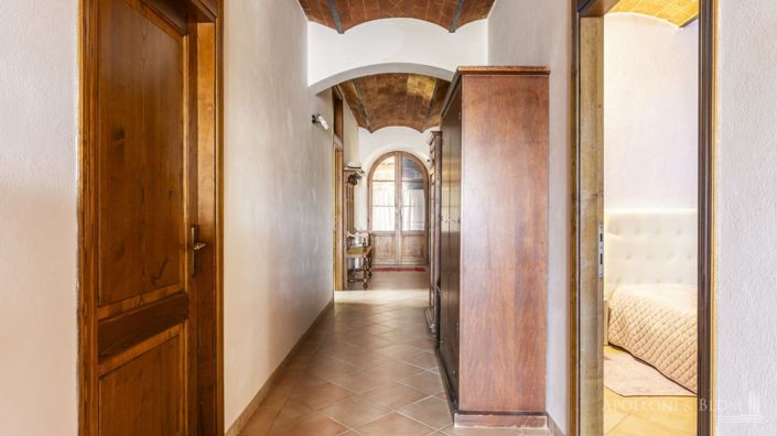 Image No.13-7 Bed Apartment for sale