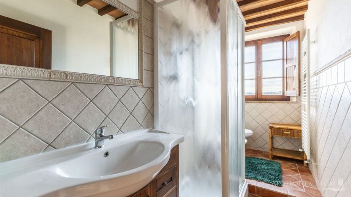 Image No.24-7 Bed Apartment for sale