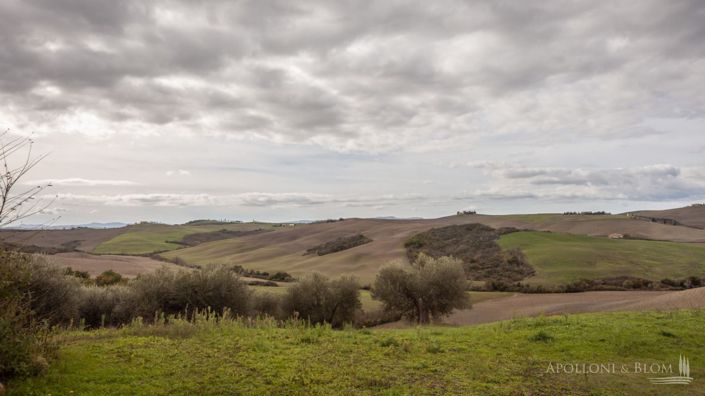 Image No.3-1 Bed Land for sale