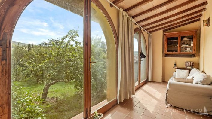 Image No.2-8 Bed Apartment for sale