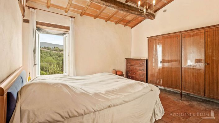 Image No.23-8 Bed Apartment for sale