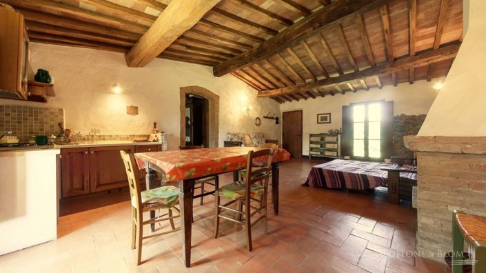 Image No.23-8 Bed Apartment for sale