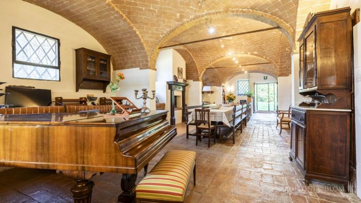 Image No.2-10 Bed Apartment for sale