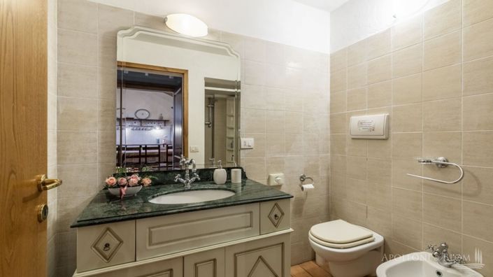 Image No.21-10 Bed Apartment for sale