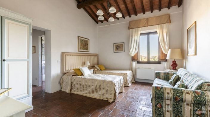 Image No.24-10 Bed Apartment for sale