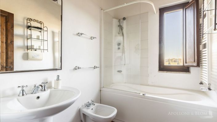 Image No.26-10 Bed Apartment for sale