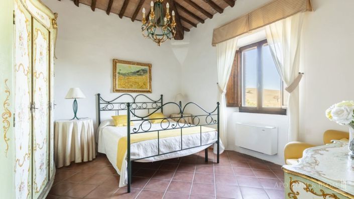 Image No.27-10 Bed Apartment for sale