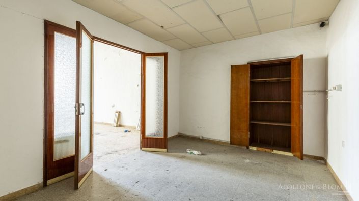 Image No.22-9 Bed Apartment for sale