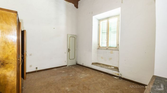 Image No.24-9 Bed Apartment for sale