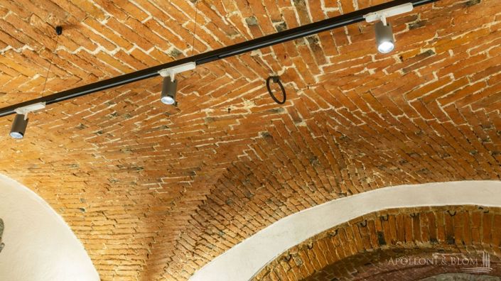 Image No.3-9 Bed Apartment for sale