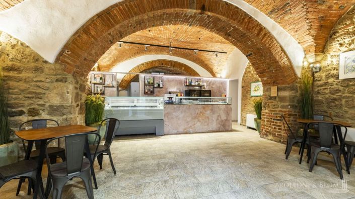 Image No.9-9 Bed Apartment for sale