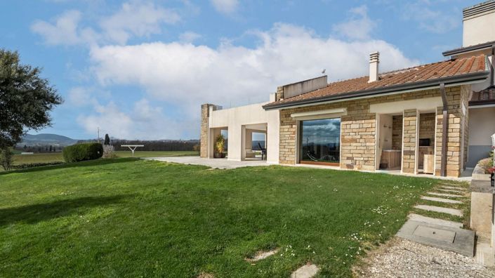 Image No.12-3 Bed Villa for sale