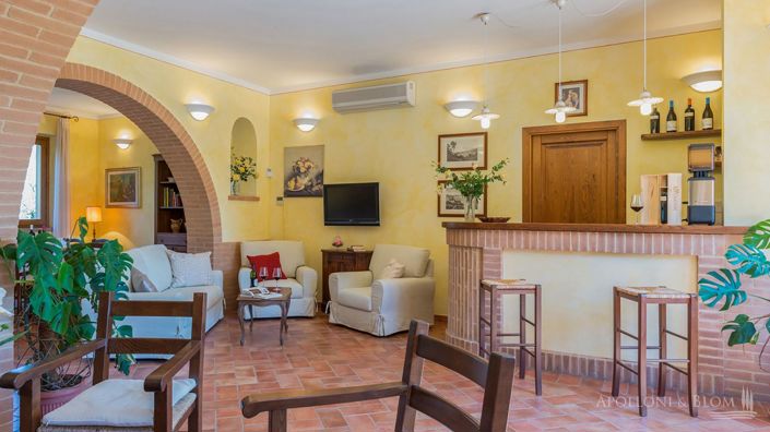 Image No.20-10 Bed Apartment for sale