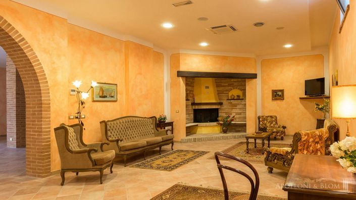 Image No.24-10 Bed Apartment for sale