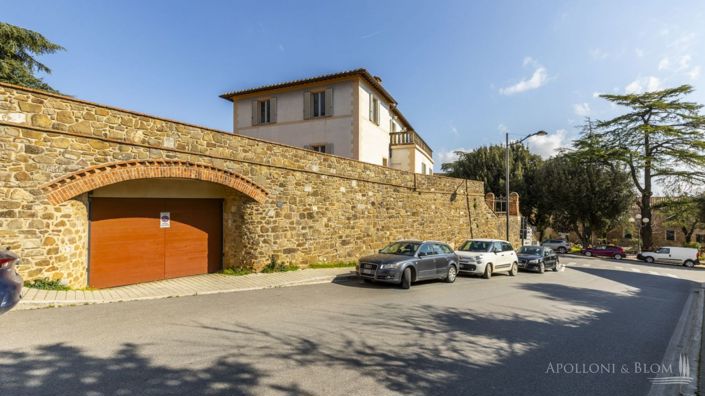 Image No.10-7 Bed Apartment for sale